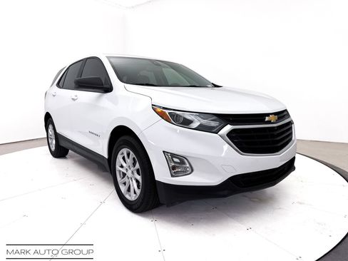 Used 2020 Chevrolet Equinox LS w/ LS Convenience Package FWD image 1