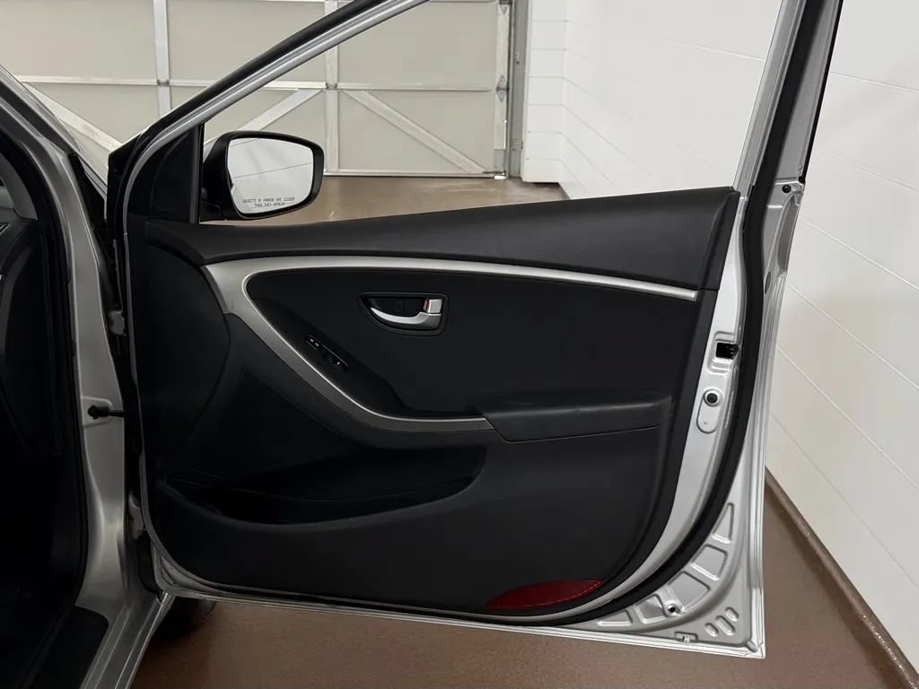 Used 2016 Hyundai Elantra GT FWD image 32