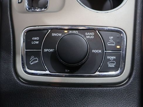 Used 2012 Jeep Grand Cherokee Overland AWD/4WD image 34