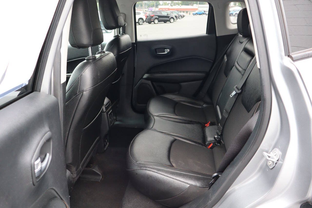 Used 2020 Jeep Compass Latitude w/ Popular Equipment Group AWD/4WD image 5