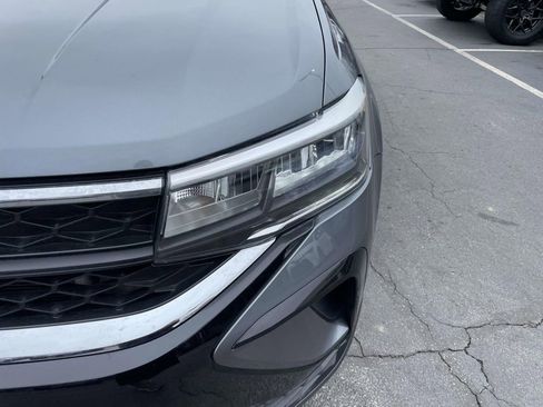 Used 2024 Volkswagen Taos SE image 13