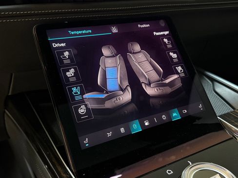 Certified 2025 Cadillac Escalade ESV Premium Luxury image 37