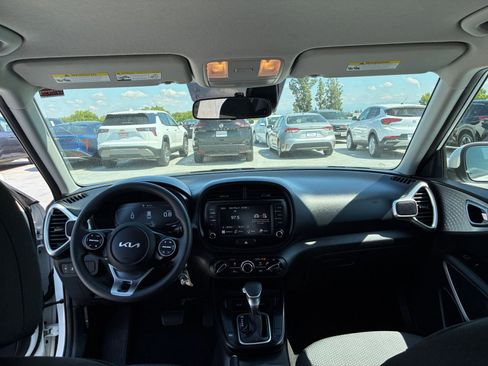 Used 2025 Kia Soul LX w/ LX Technology Package FWD image 31