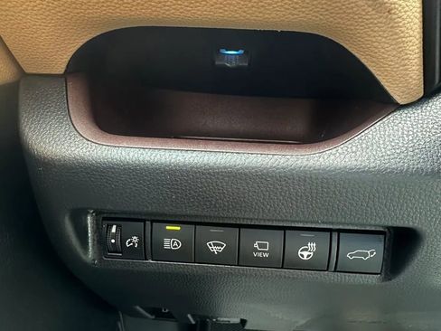 Used 2019 Toyota RAV4 Limited AWD/4WD image 13