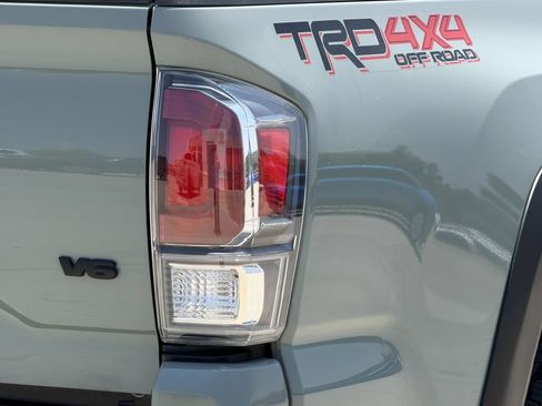 Used 2023 Toyota Tacoma TRD Off-Road w/ Technology Package AWD/4WD image 10
