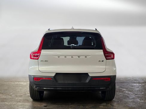 Certified 2024 Volvo XC40 B5 Plus w/ Protection Package Premier image 6