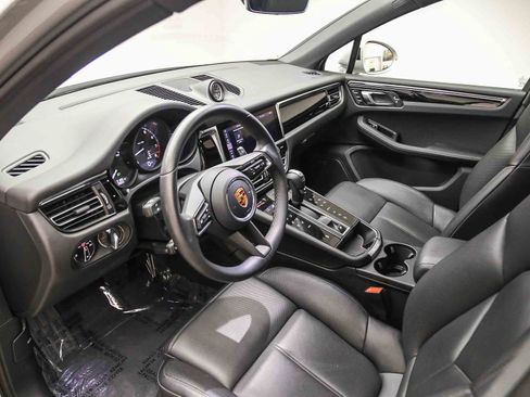 Certified 2026 Porsche Macan AWD/4WD image 9