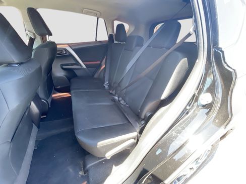 Used 2018 Toyota RAV4 LE FWD image 14