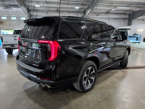 Used 2025 GMC Yukon AT4 w/ AT4 Premium Package AWD/4WD image 3