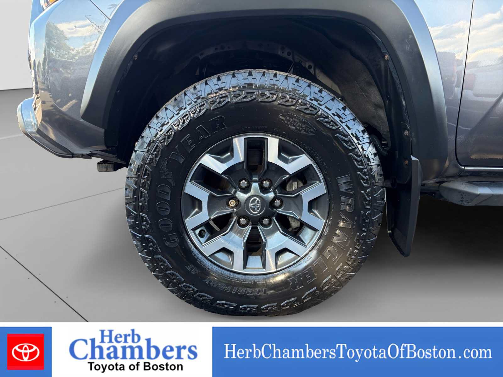 Used 2022 Toyota Tacoma TRD Off-Road AWD/4WD image 18