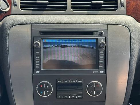 Used 2009 GMC Yukon XL SLT AWD/4WD image 4