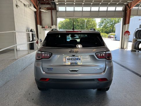 Used 2019 Jeep Compass Latitude FWD image 7