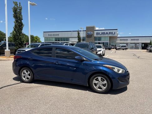 Used 2015 Hyundai Elantra SE FWD image 1