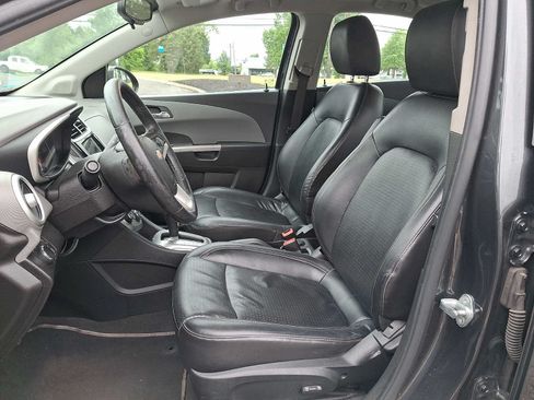 Used 2018 Chevrolet Sonic Premier FWD image 10