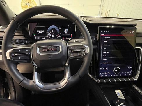 Used 2025 GMC Acadia Elevation image 39