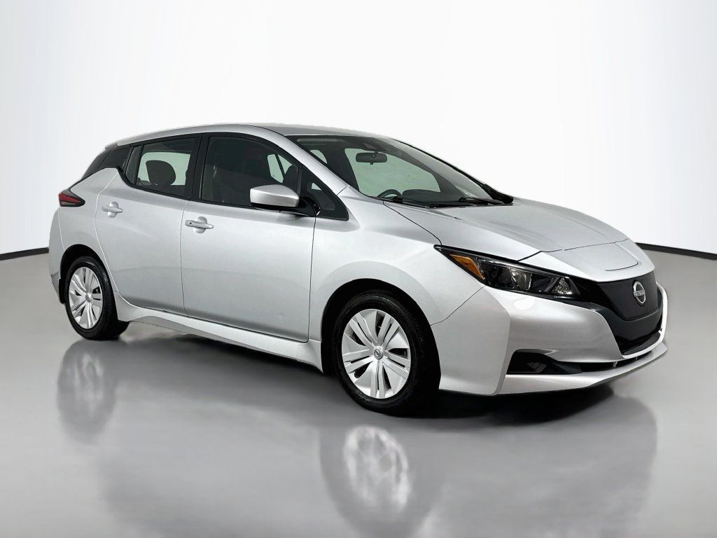Used 2025 Nissan Leaf S FWD image 4