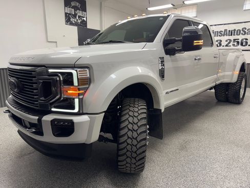 Used 2022 Ford F450 Platinum image 2