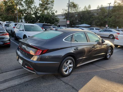 Used 2021 Hyundai Sonata SE w/ Preferred Accessory Package FWD image 5