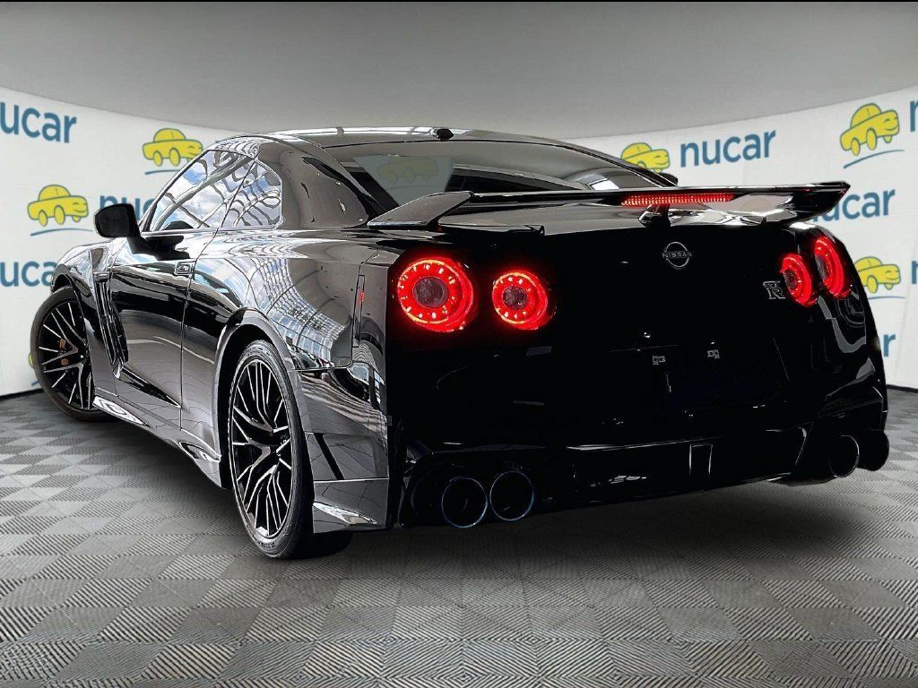 Used 2024 Nissan GT-R Premium w/ Premium Interior Package AWD/4WD image 4