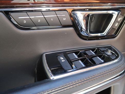 Used 2019 Jaguar XJ R-Sport RWD image 26