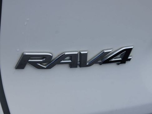 Used 2021 Toyota RAV4 LE AWD/4WD image 15