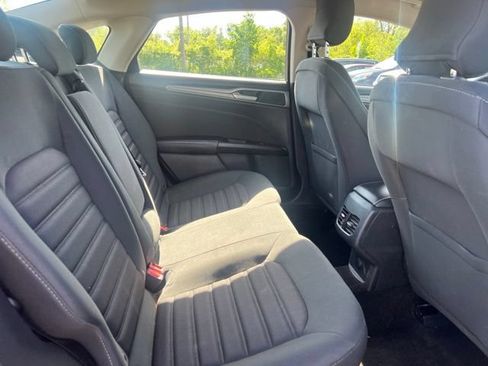 Used 2018 Ford Fusion SE w/ Fusion SE Technology Package FWD image 13