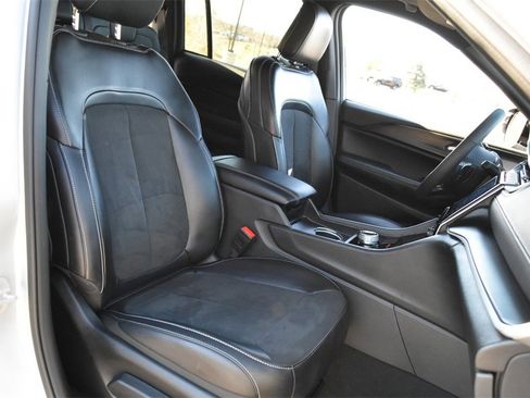 Used 2024 Jeep Grand Cherokee Altitude image 32