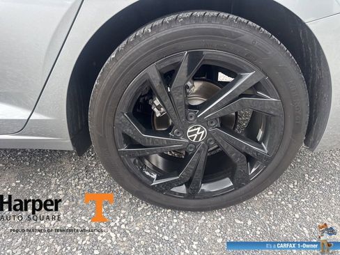 Used 2025 Volkswagen Jetta SE w/ Sunroof Package FWD image 20