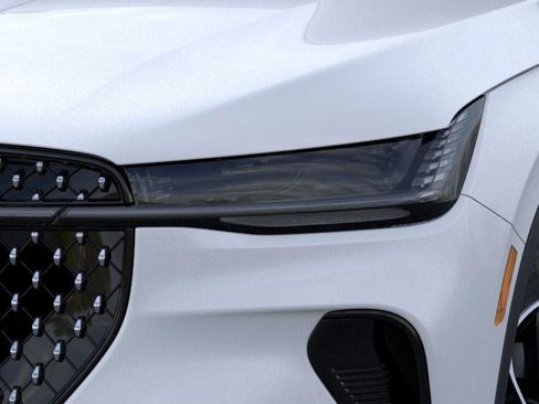 New 2025 Lincoln Nautilus Premier image 18