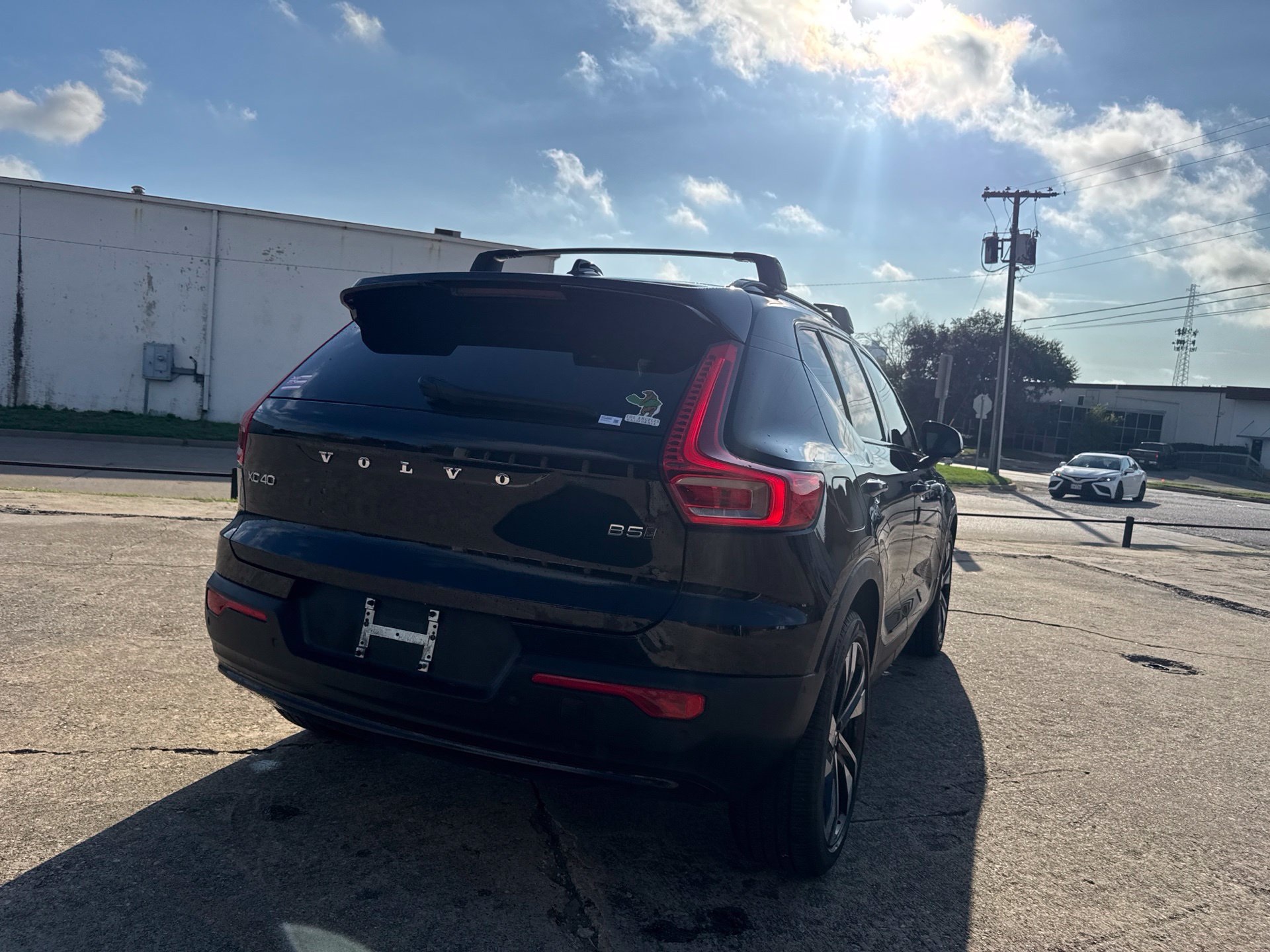 Used 2023 Volvo XC40 B5 Ultimate w/ Protection Package Premier AWD/4WD image 5