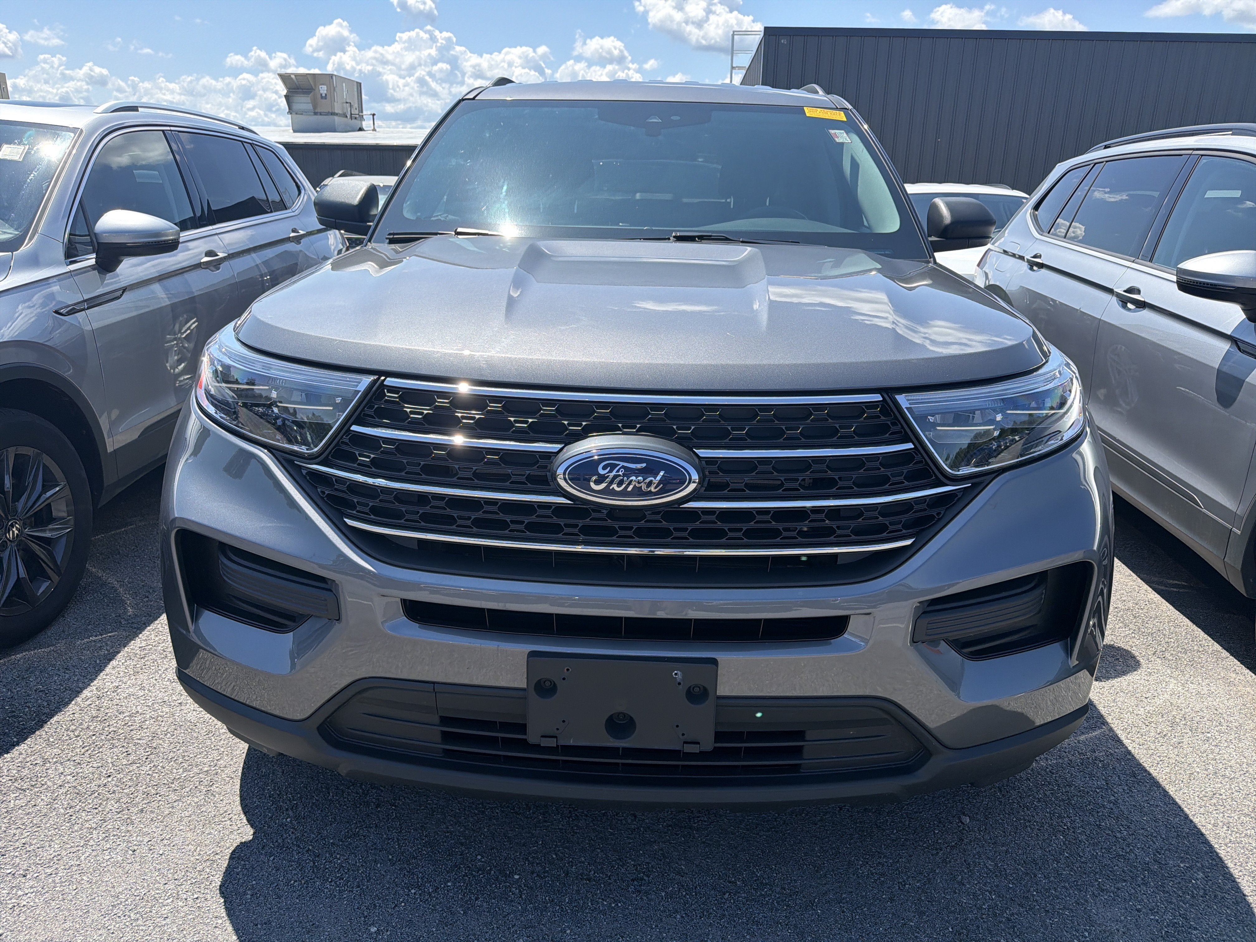 Used 2023 Ford Explorer XLT w/ Class IV Trailer Tow Package AWD/4WD image 3