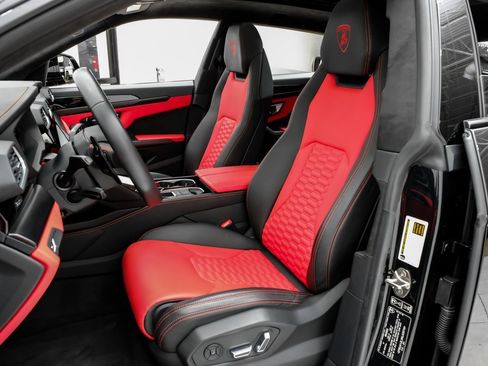 Used 2022 Lamborghini Urus image 32