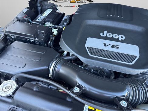 Used 2015 Jeep Wrangler Unlimited Sahara w/ Dual Top Group image 35