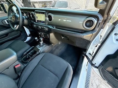 Used 2023 Jeep Gladiator Overland image 33