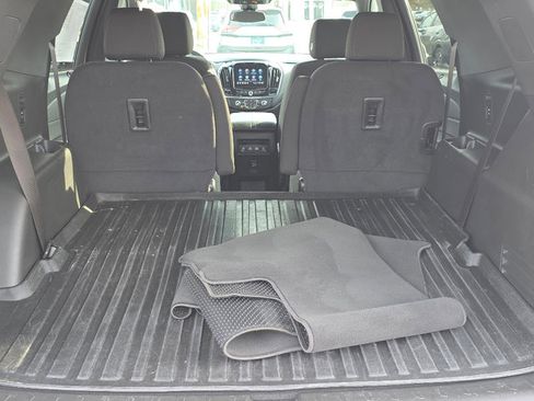 Used 2023 Chevrolet Traverse LT image 4