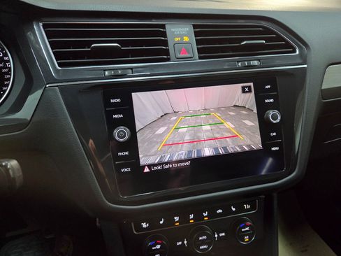 Used 2021 Volkswagen Tiguan SE R-Line image 22