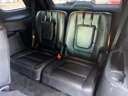 Used 2016 Ford Explorer Limited image 22