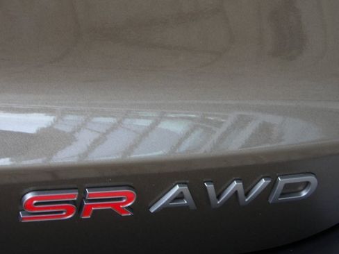 Certified 2025 Nissan Kicks SR image 9