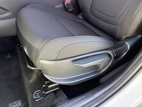 Certified 2025 Hyundai Tucson SE image 12