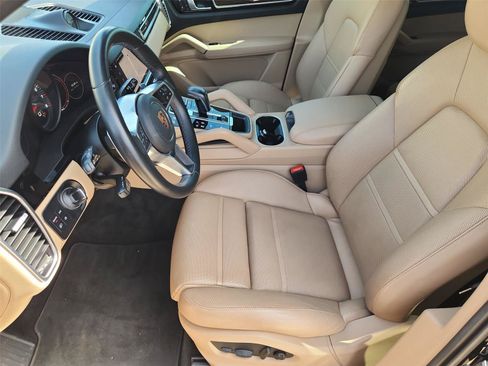 Used 2022 Porsche Cayenne AWD/4WD image 19