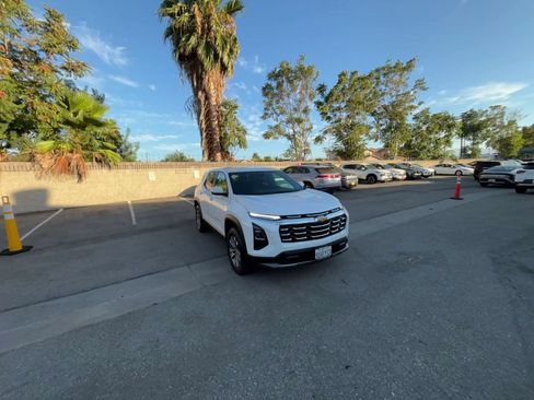 Used 2025 Chevrolet Equinox LT FWD image 3