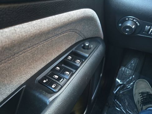 Used 2024 Jeep Compass Latitude image 19