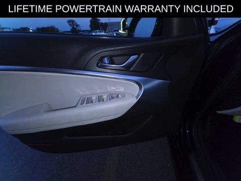 Used 2025 Genesis G70 2.5T RWD image 5