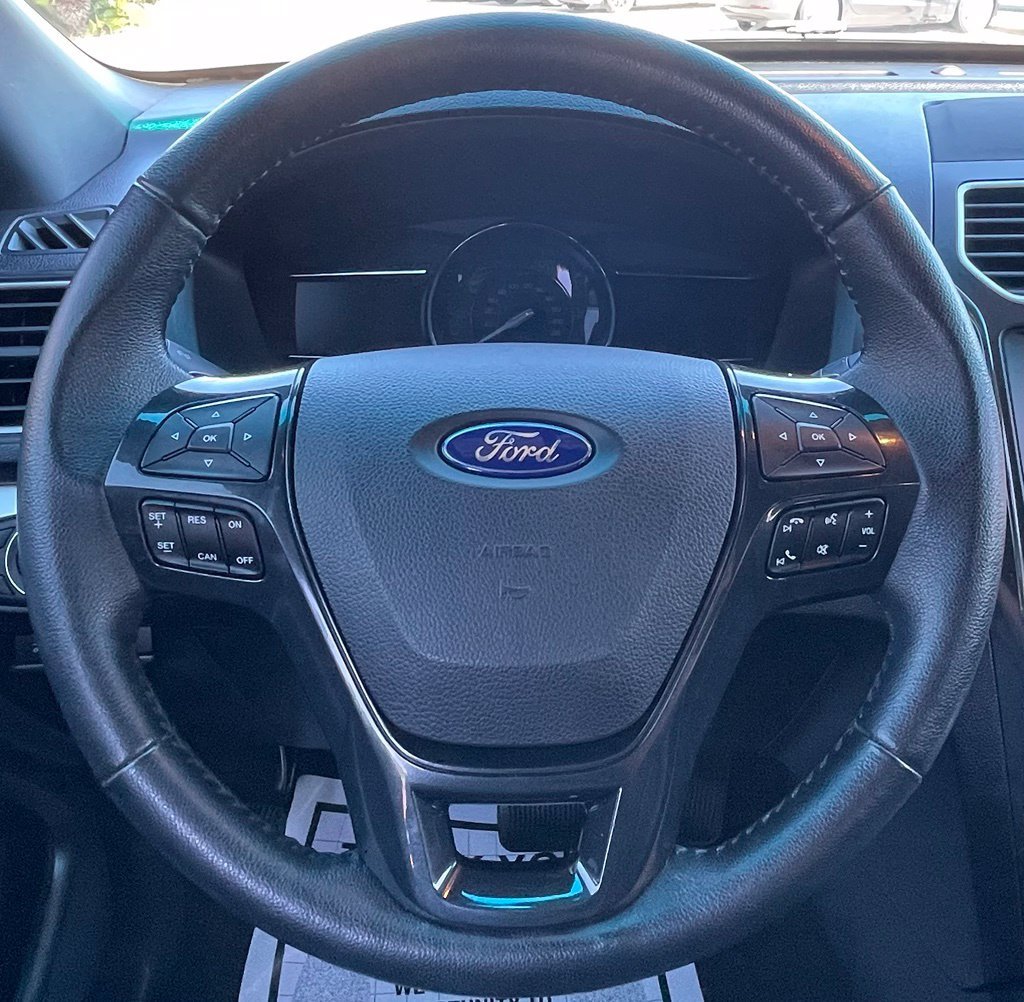 Used 2017 Ford Explorer XLT w/ Equipment Group 202A FWD image 23