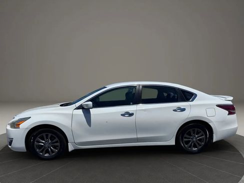 Used 2015 Nissan Altima 2.5 S w/ Special Edition Package FWD image 4