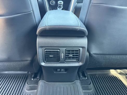 Used 2023 Toyota Venza XLE image 11