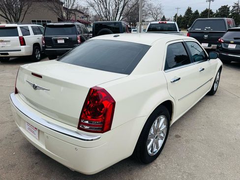 Used 2010 Chrysler 300 C image 3