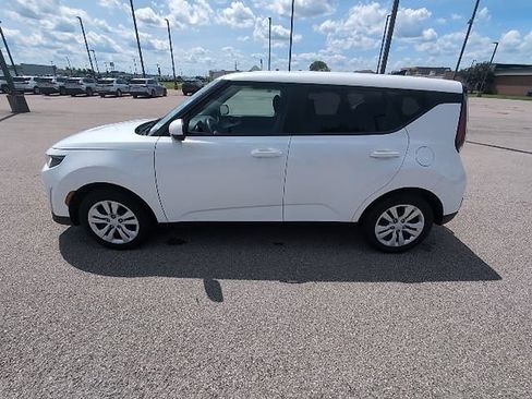 Used 2024 Kia Soul LX FWD image 8