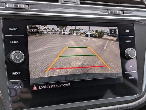 Certified 2023 Volkswagen Tiguan SE w/ Panoramic Sunroof Package image 22