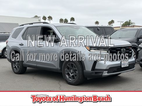 Used 2025 Honda Pilot TrailSport image 1